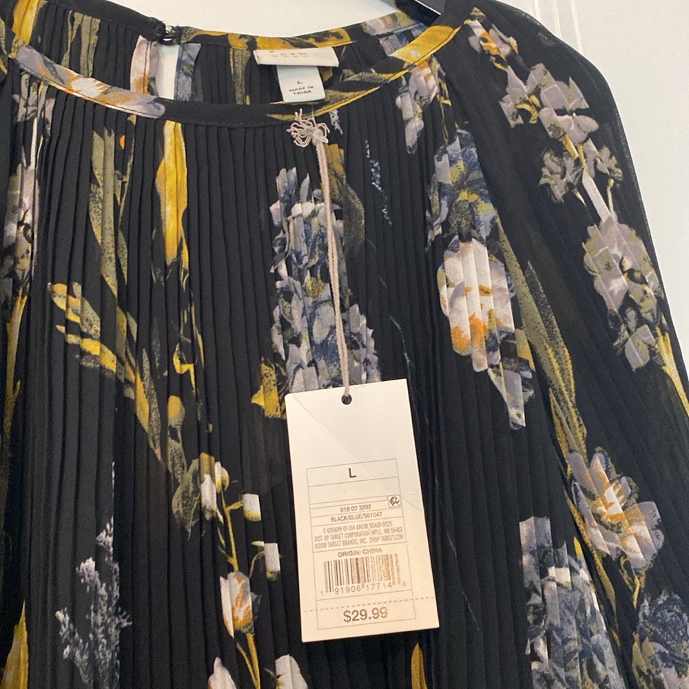 NWT sheer pleated blouse - Picture 7 of 8